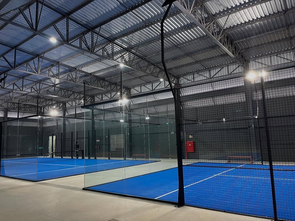 Quadras de padel cobertas — Riviera Condomínio Club